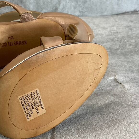 KENNETH COLE NEWYORK Women's Latte Brooke Cross Strap Heeled Round-Toe Dress - Picture 11 of 12